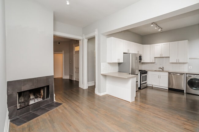 Photo - 46 E Chicago Ave