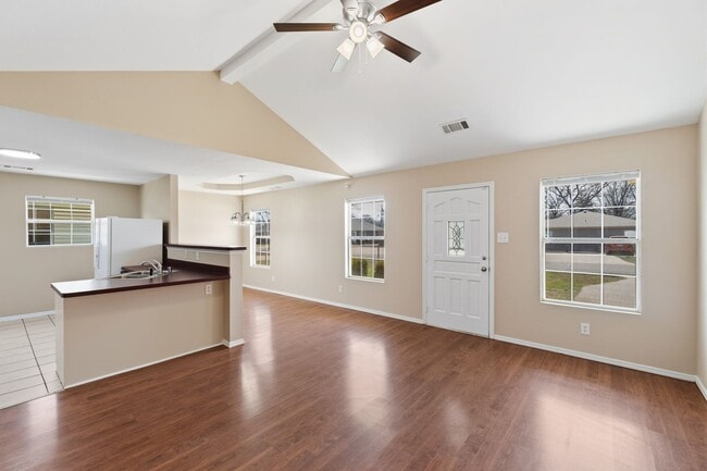 Photo - 4219 Young St