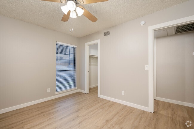 1BR, 1BA - 598SF