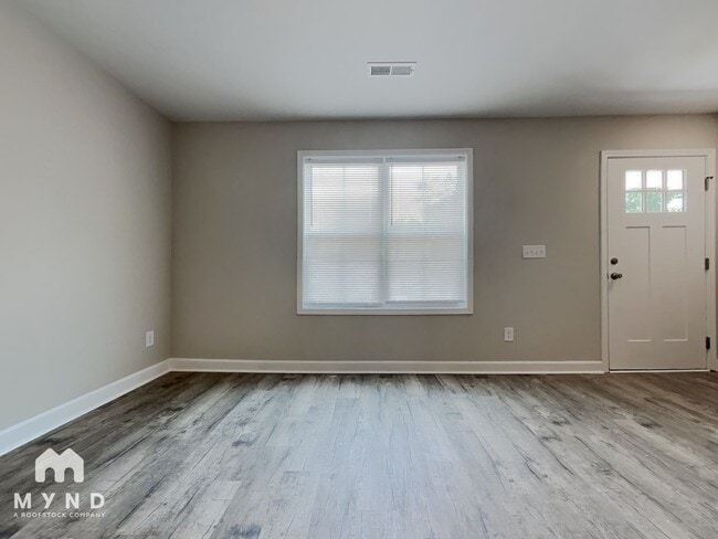 Photo - 153 McKinnon Ave NE