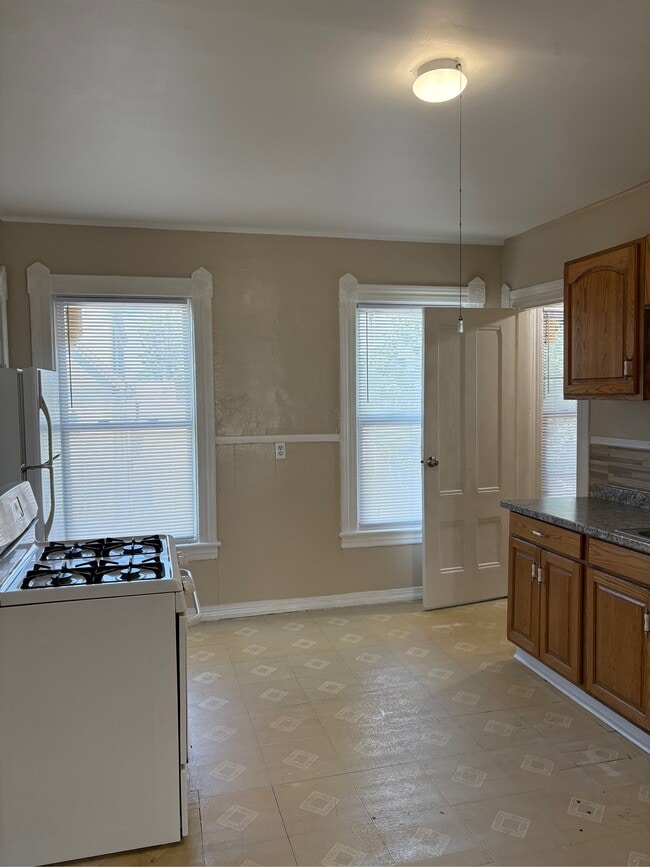 Photo - 32 Dix St Unit 3 bedrooms WPI area