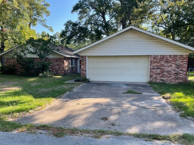 Photo - 183 Heatherwood St