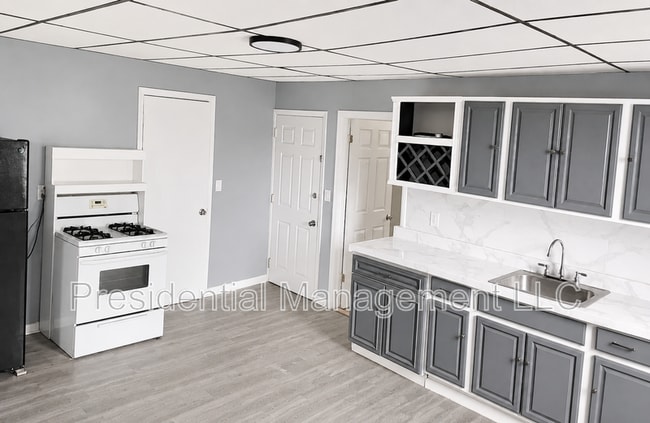 28 Hickory St Unit 1 North