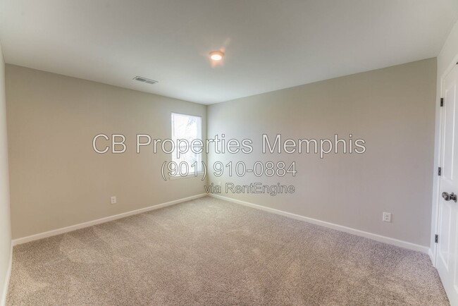 Photo - 652 Ayers St