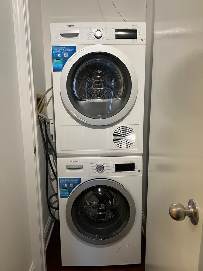 Photo - 1560 N Sandburg Ter Unit 1560 N Sandburg Ter 1801J