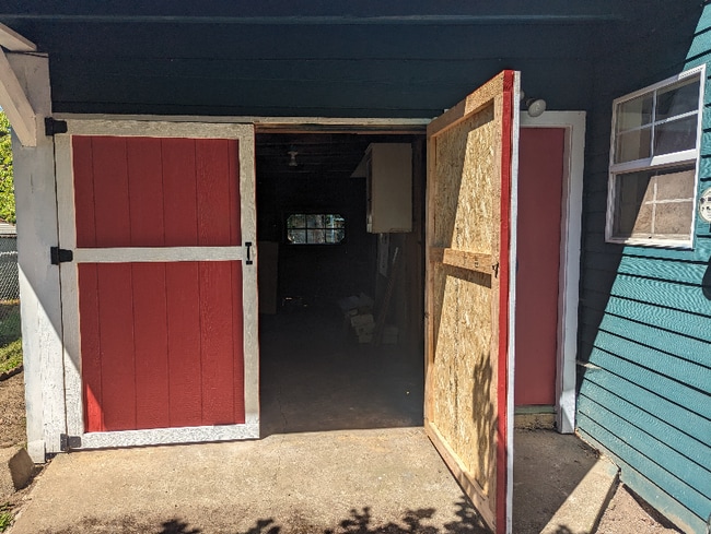 Photo - 2075 Berry St SE