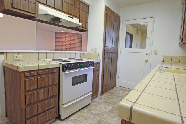 Ramona Vista Kitchen - Romona Vista Way