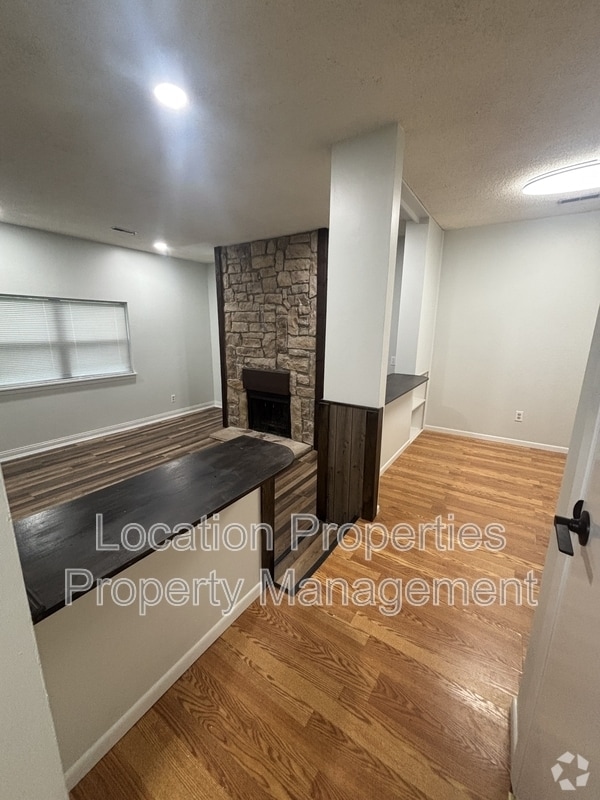 Building Photo - 1341 Westbrooke Rental