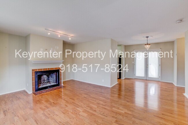 Photo - Riverview - Stunning 2 bed 2 bath Townhouse Great Location