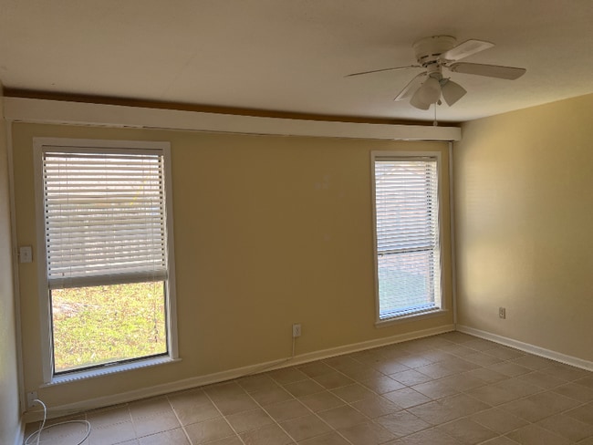 Photo - 302 Navajo Dr