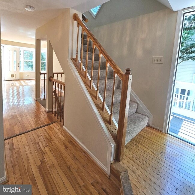 Photo - 5911 Sir Cambridge Way