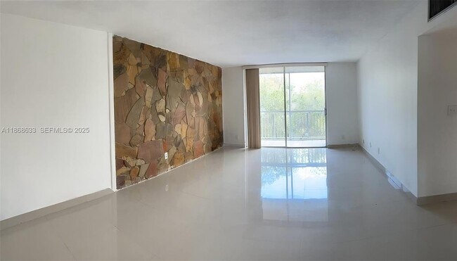 Photo - 8405 NW 8th St Unidad 409