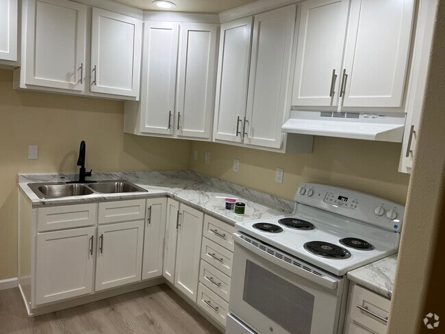 Building Photo - 857 W Brighton Ave Unit A Rental