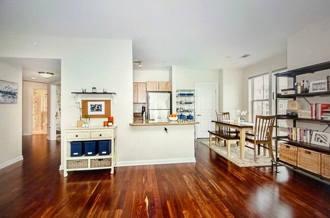 Building Photo - 3 Repton Pl Unit 3210