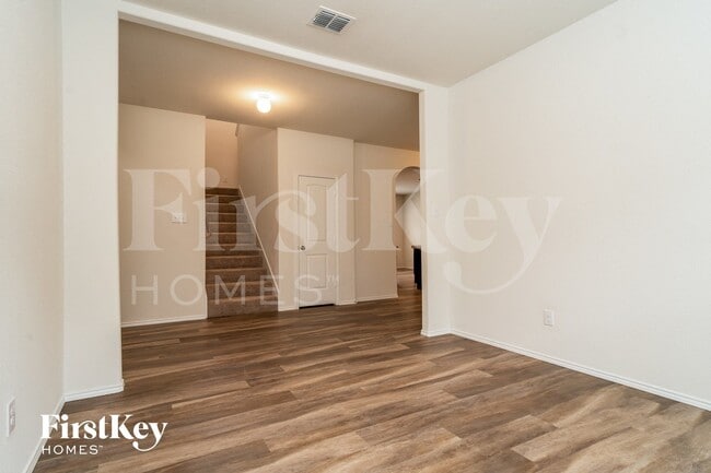 Photo - 446 Stuart Ln