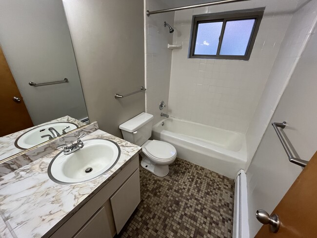 Photo - Oakview Woods Apartments