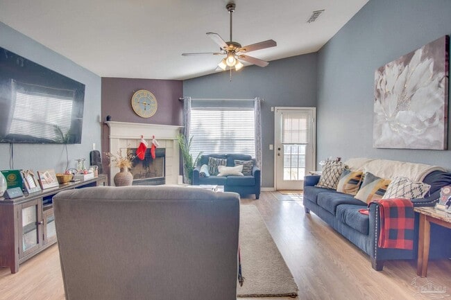 Photo - 2005 Tujaques Pl