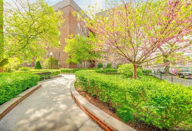 Building Photo - 66-40 108th St Unit 1D