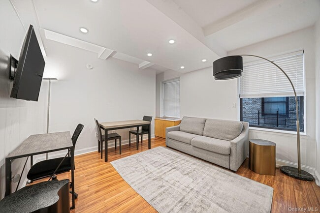 Photo - 150 W 51st St Unit #1412