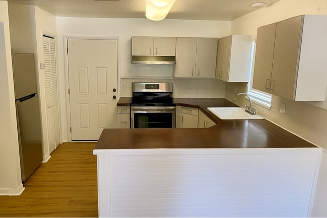 Building Photo - 3220 SW 26 Way Unit B Rental
