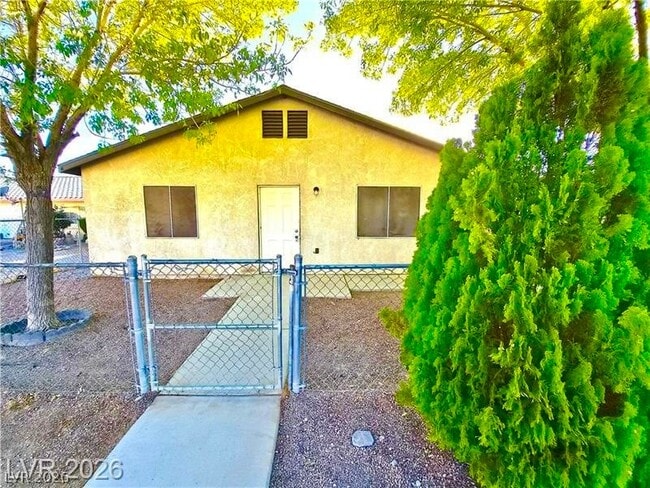 Building Photo - 1080 Red Butte St