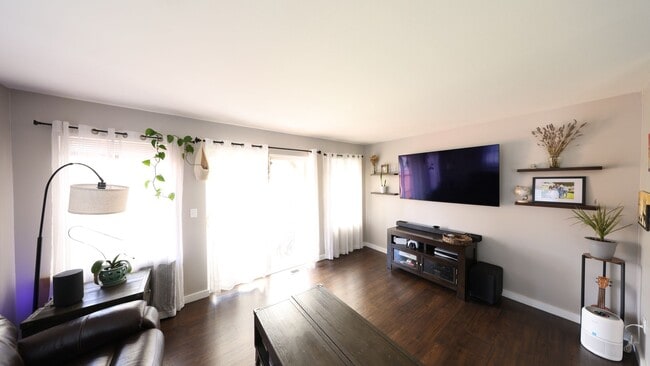Photo - 3 Bed 2.5 Bath - Cat Friendly - Groups - NAS Whidbey
