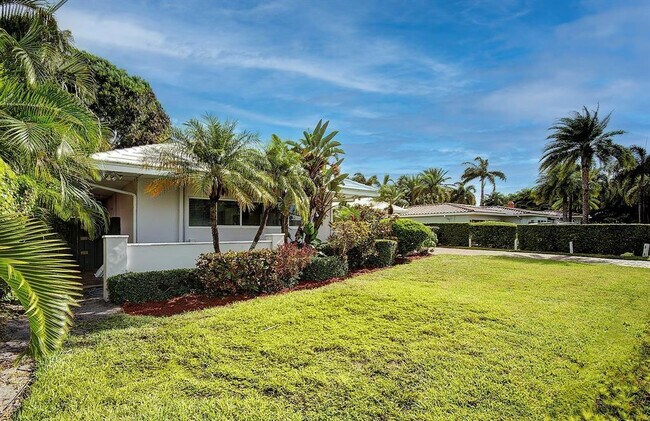 Photo - 2325 Barcelona Dr