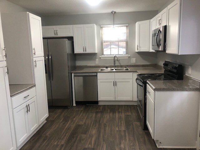 Photo - 511 Sherwood Ct