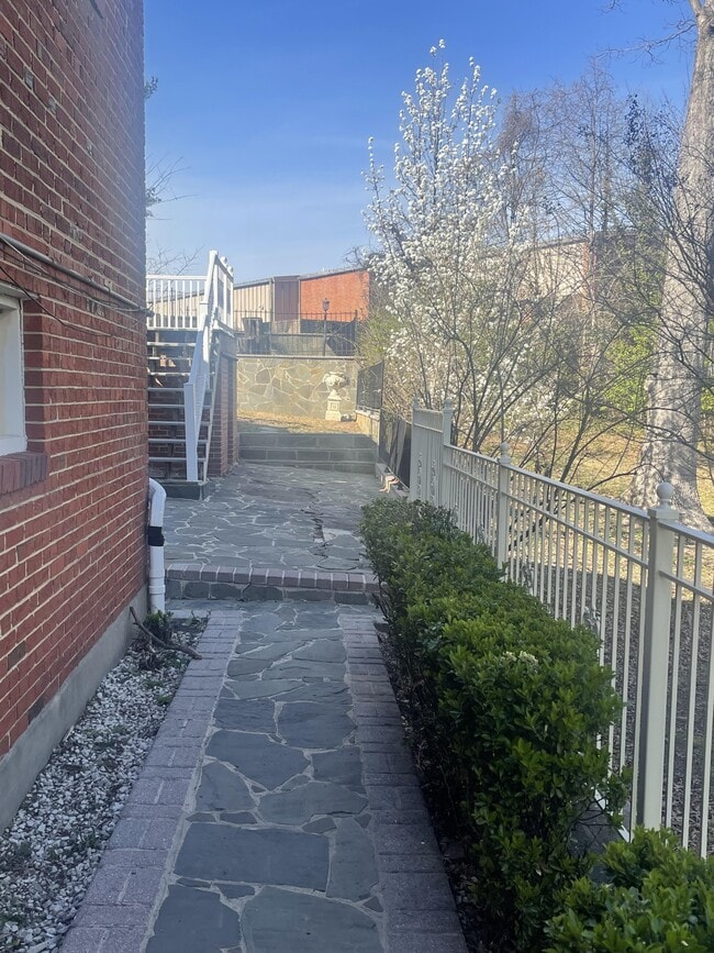 Photo - 6308 Joslyn Pl