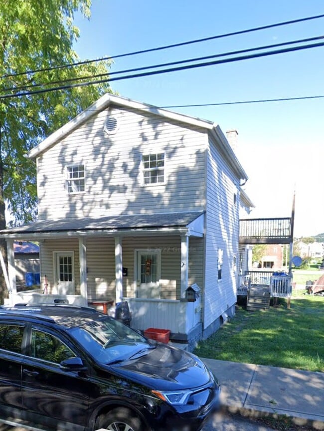 Apt 1 side lot with deck - 414 Erie Ave Unit Apt 1