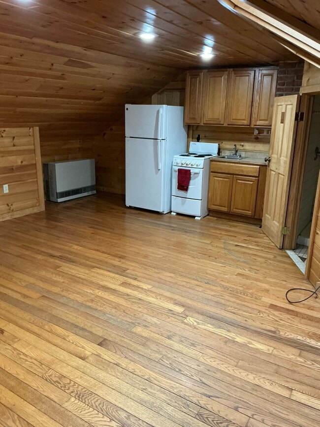 Building Photo - 165 Wiscasset Rd Unit 3