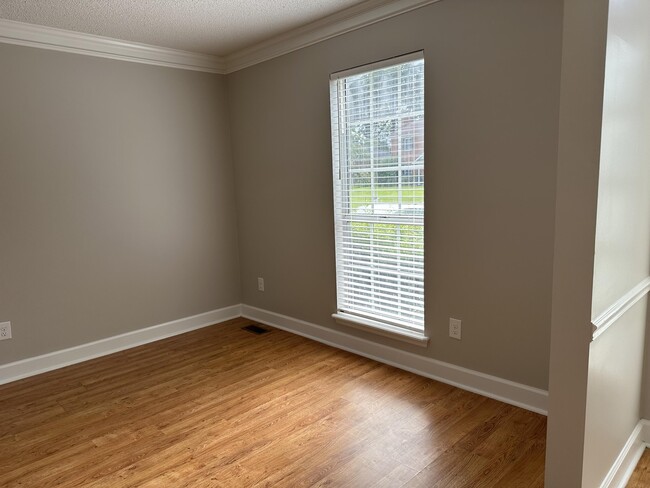 Photo - 586 Oak Brook Dr