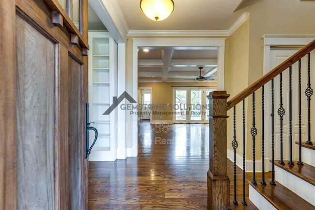 Photo - 210 38th Ave N