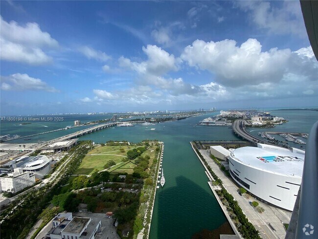 Building Photo - 888 Biscayne Blvd Unit 4012 Rental
