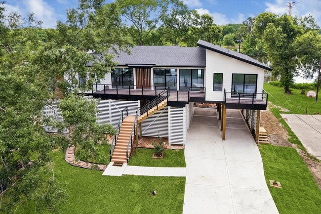 Photo - 407 Brook Hollow Dr