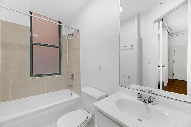 Photo - 239 W 63rd St Unit 1A