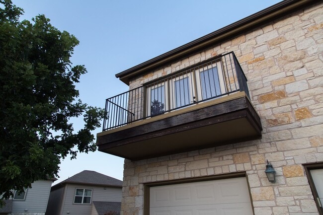 Town Centre Condo close to Dell and Shoppi... - Town Centre Condo close to Dell and Shoppi...