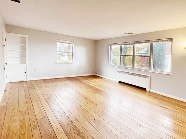 Building Photo - 2822 Victoria Ave Unit 3