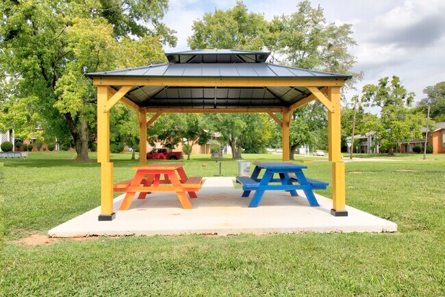 Photo - Axis at Rocket City