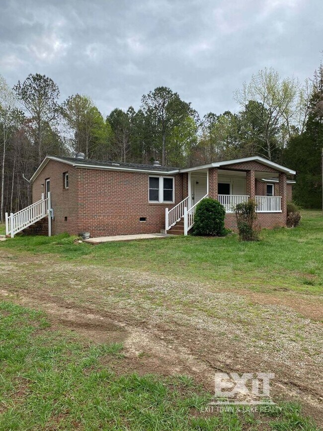 Photo - 3 Bedroom, 2 Bathroom Home in a Beautiful Country Setting