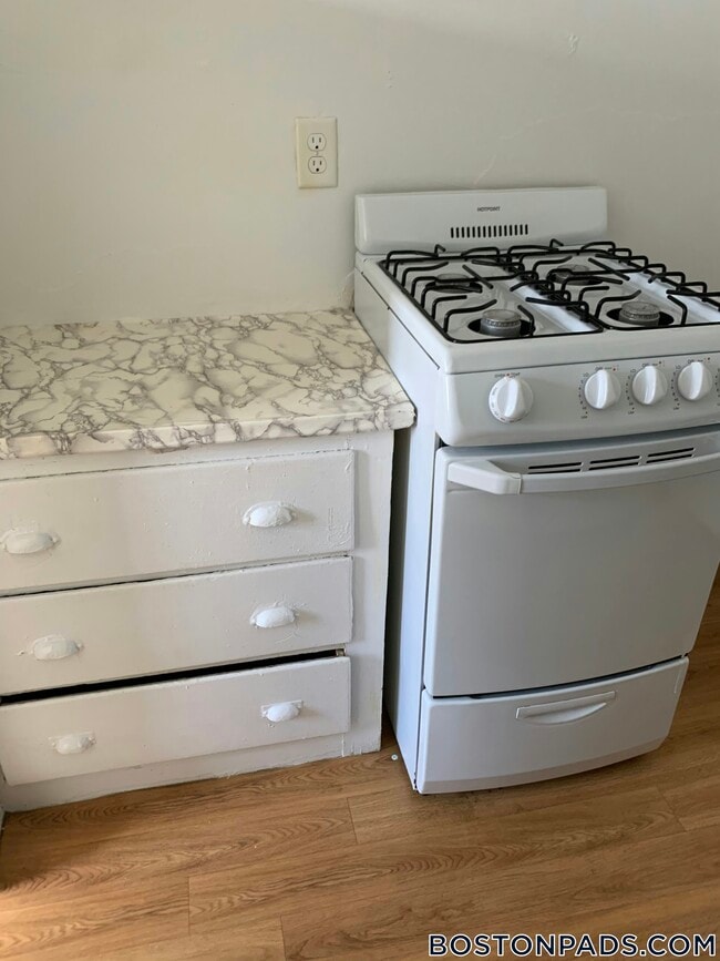 Building Photo - 235 Park Dr