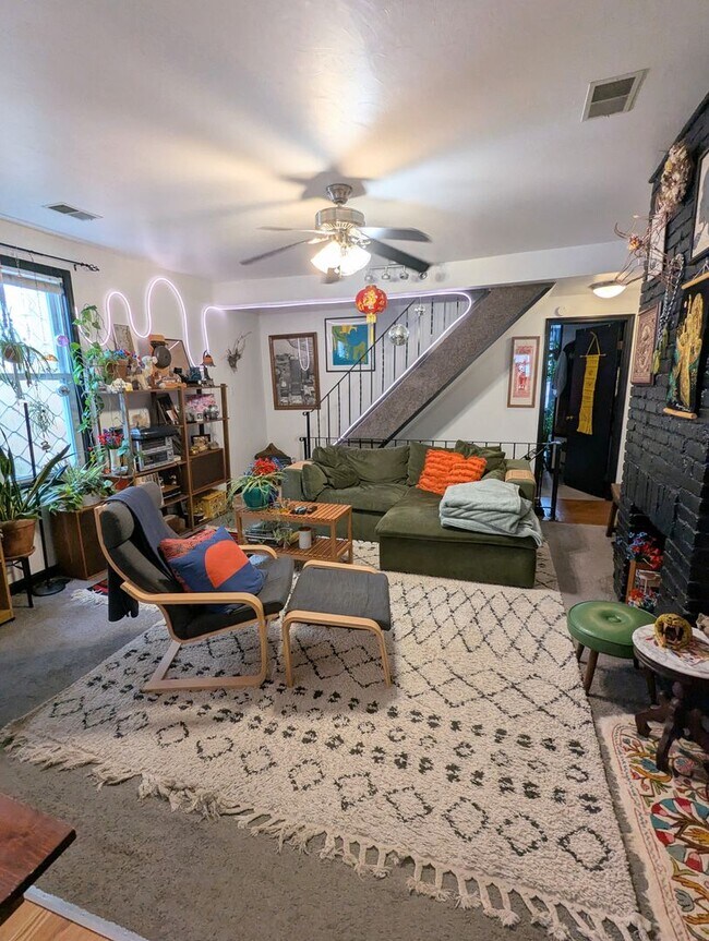 Building Photo - edm257 Unit 2