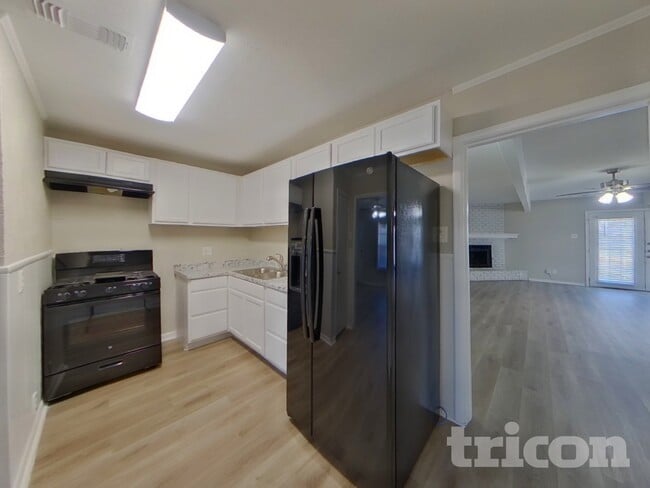 Photo - 737 SE 3rd St