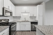 1BR, 1BA - 710SF - Kitchen