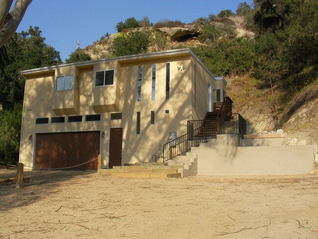 Live/work space in Laguna Canyon - For Lease - Live/work space in Laguna Canyon - For Lease Casa