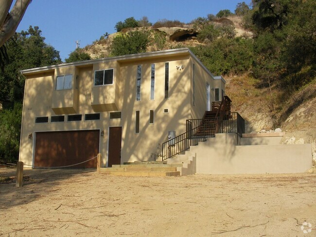 Building Photo - Live/work space in Laguna Canyon - For Lease Rental