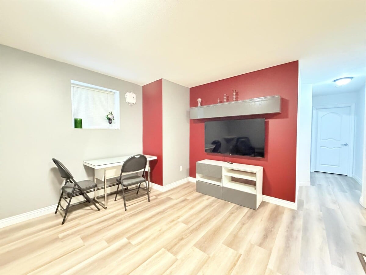 Photo - 8246-8152 152 St