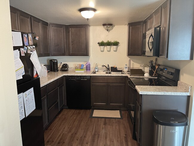 Photo - 665 E Malibu Dr