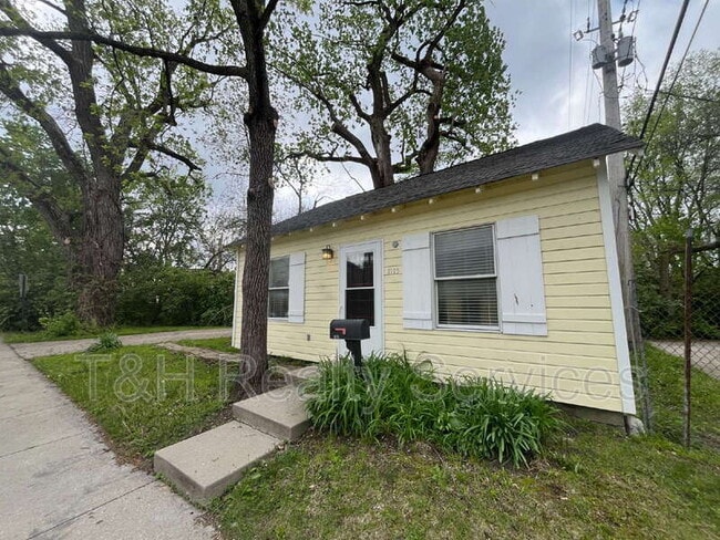 Photo - 1115 E North St