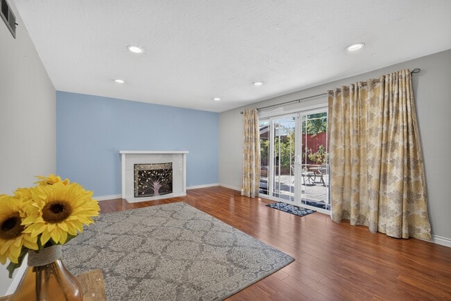 Photo - 857 Heflin St